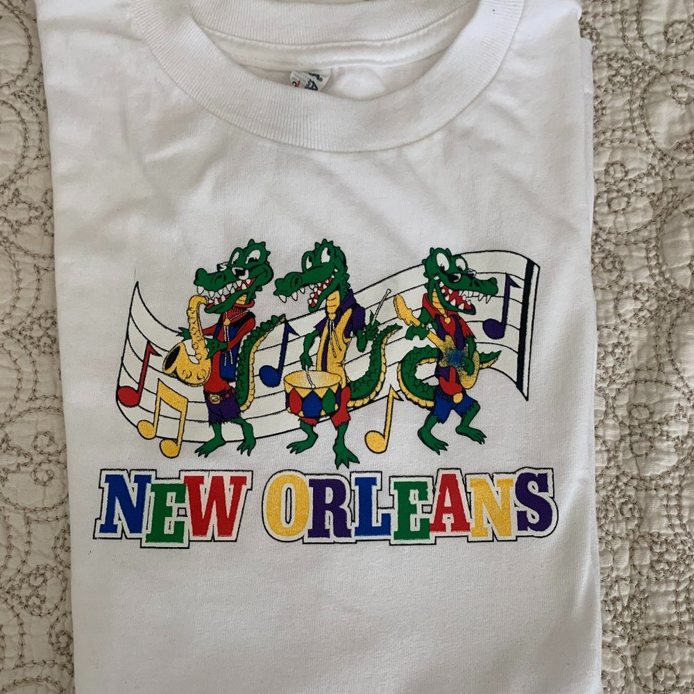 New Orleans T-Shirt in a Youth Large